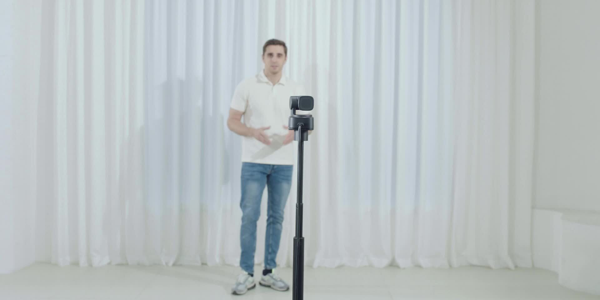 OBSBOT Tiny SE - AI-Powered Full HD PTZ Webcam